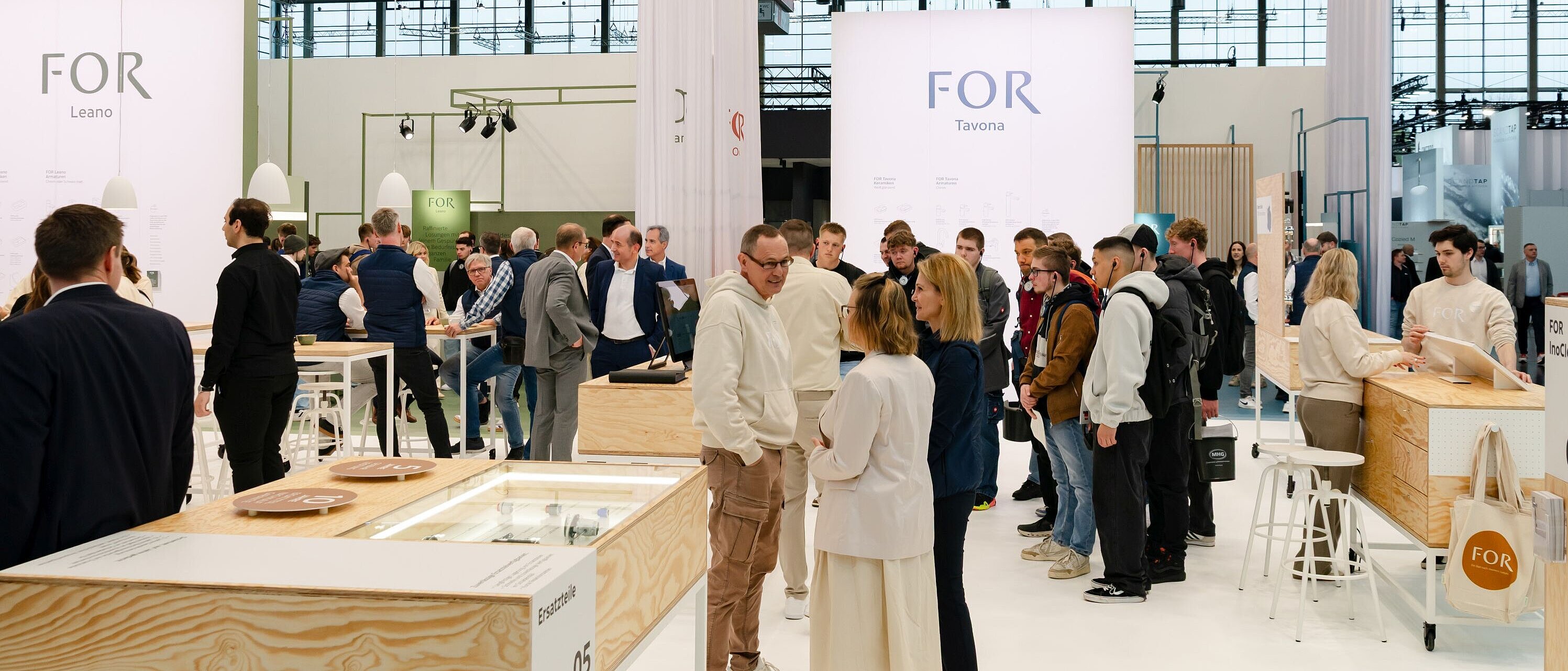 FOR Messestand IFH 2026 mit Messebesuchern