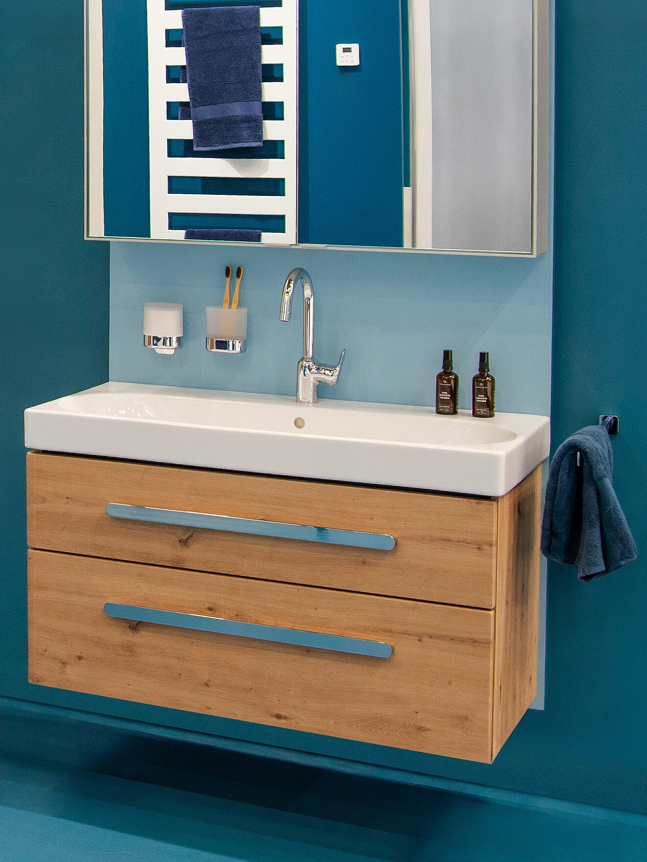 FOR Tavona Waschtisch mit FOR Bathment Unterschrank und Spiegelschrank